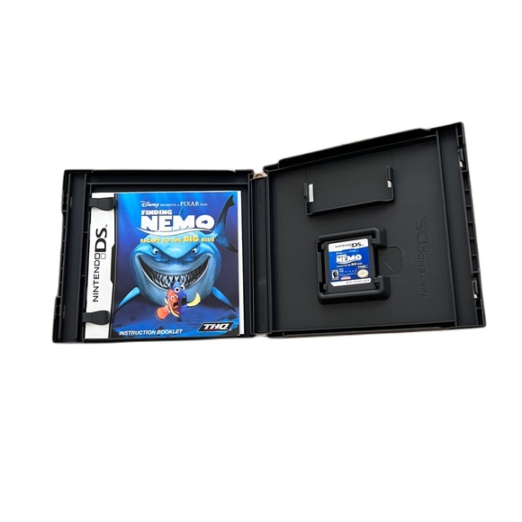 Disney Pixar Finding Nemo Escape to the Big Blue for Nintendo DS with Booklet - Picture 2 of 5